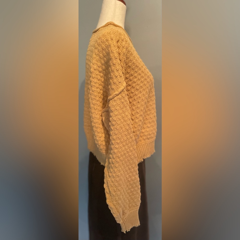Altar’s State Sweater - Picture 5 of 6